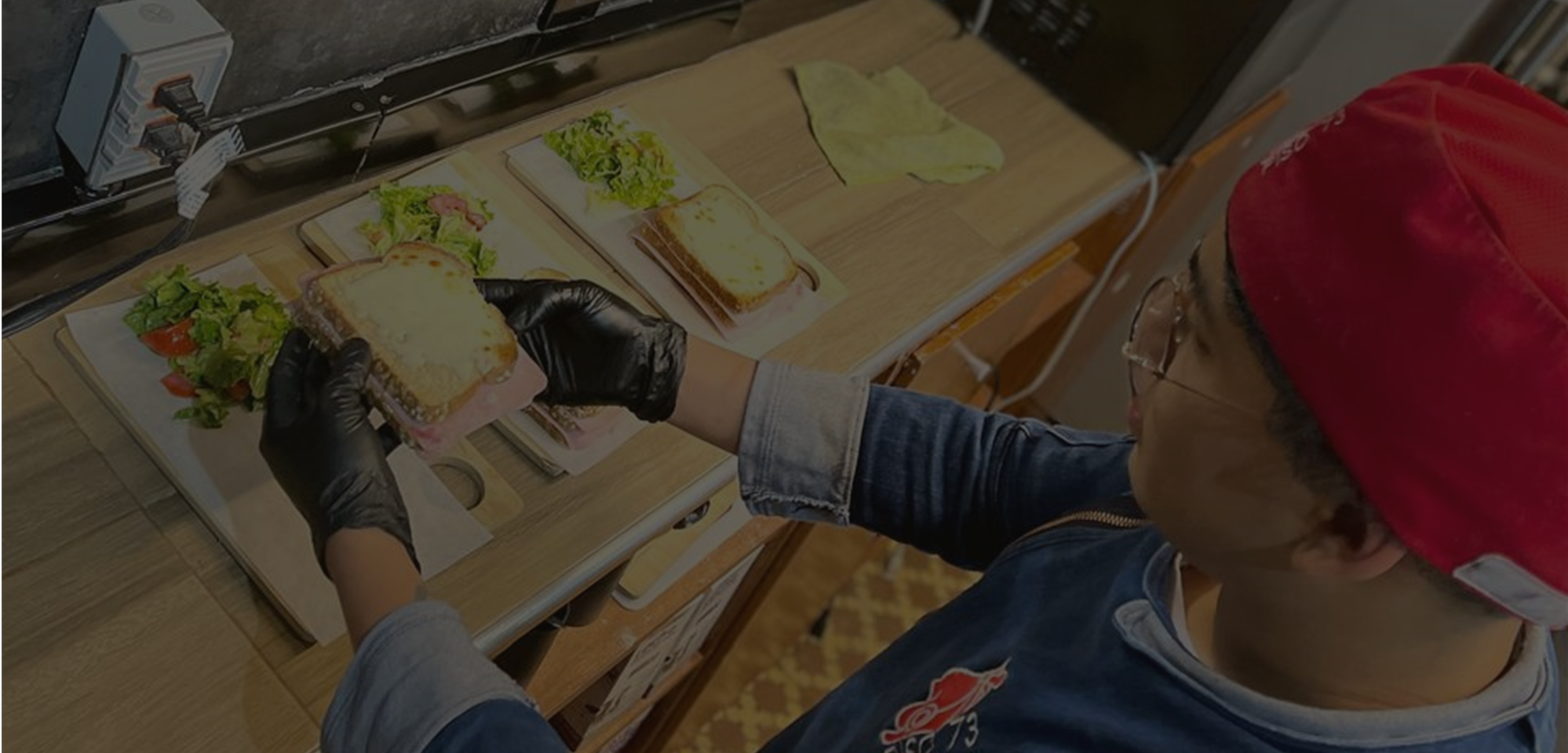 Conecta con Nosotros y Descubre el Sabor de Piso73